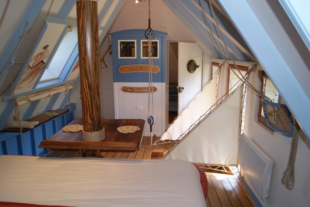 Unique Et Insolite, Chambre Privee - La Caloge De Kastell Dinn 크로종 외부 사진
